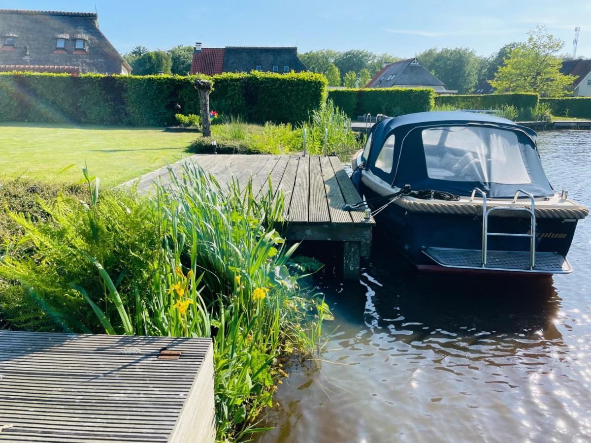 Vakantiehuis Aan Het Water In Friesland Синт-Николасга Экстерьер фото